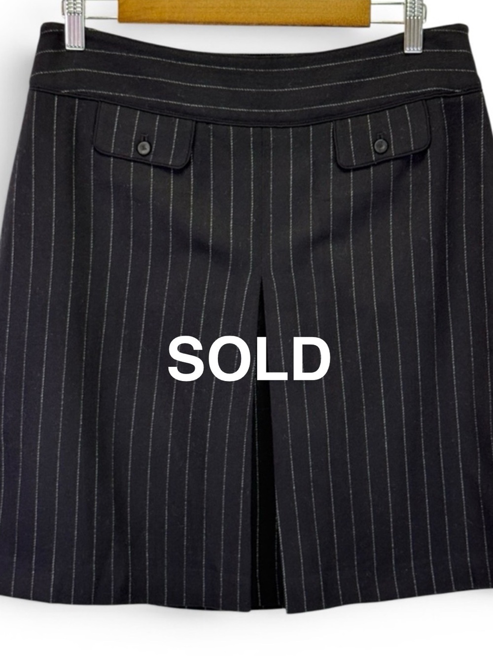 Ann Taylor Black Pinstripe Knee Length Faux Pockets Pleated A-Line Skirt Size 8